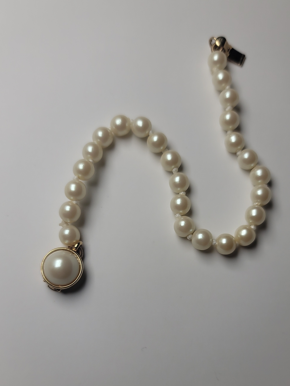 Vintage Carol Lee Cream Glass Faux Pearl Hand-Knotted Bracelet, Gold Tone Estate